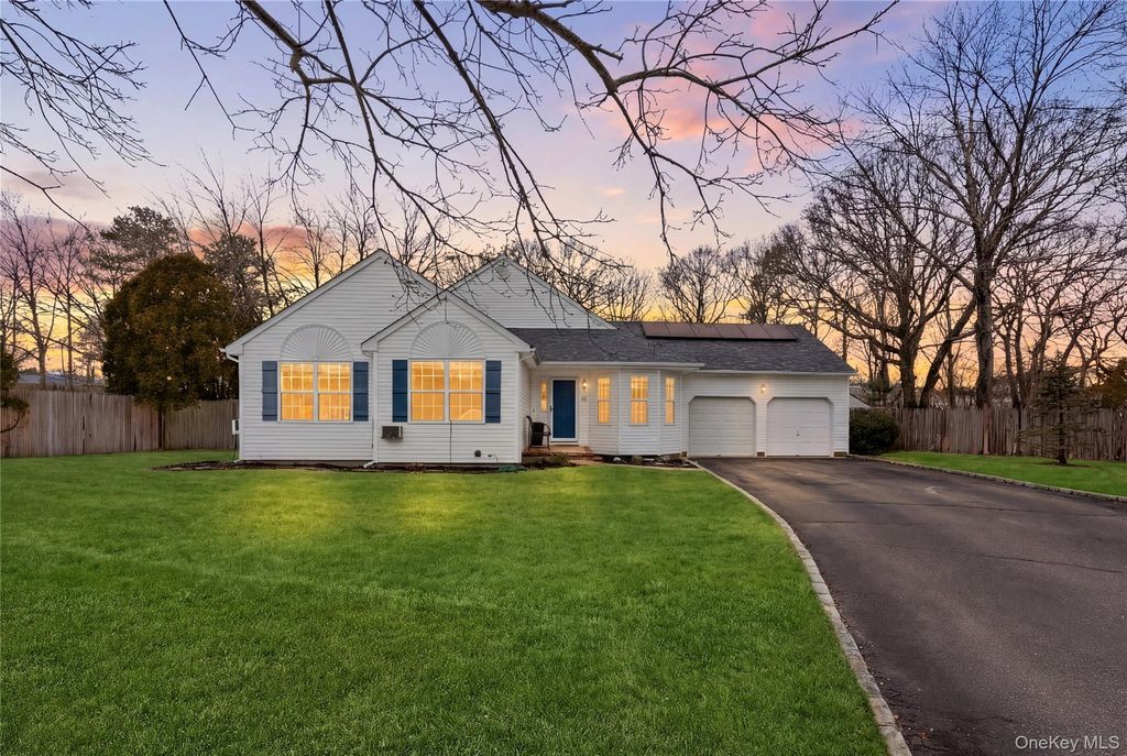 8 Lucy Court, Patchogue, NY 11772