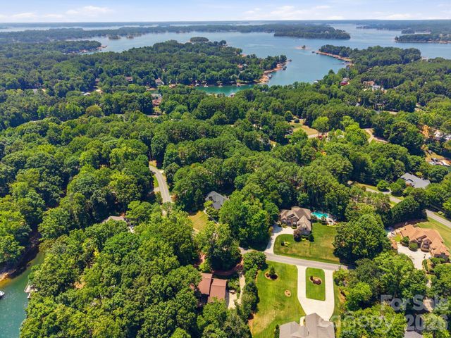 202 Indian Trail, Mooresville, NC 28117