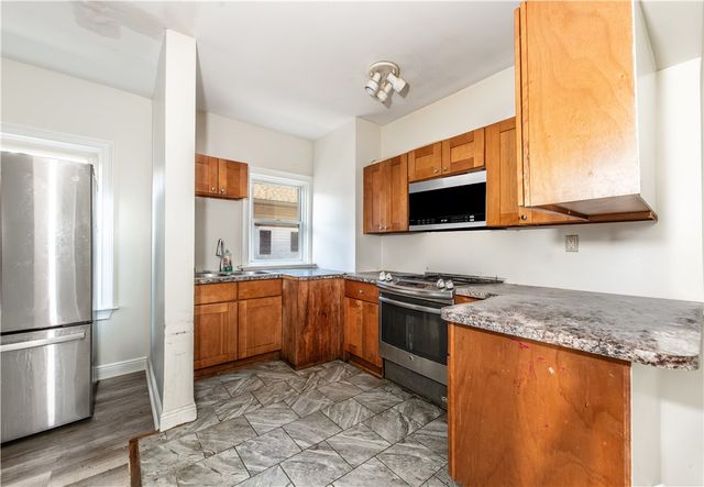31 Grosvenor Avenue, Providence, RI 02908
