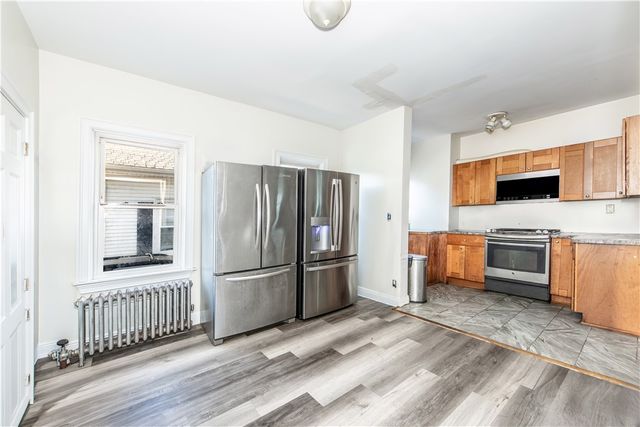 31 Grosvenor Avenue, Providence, RI 02908