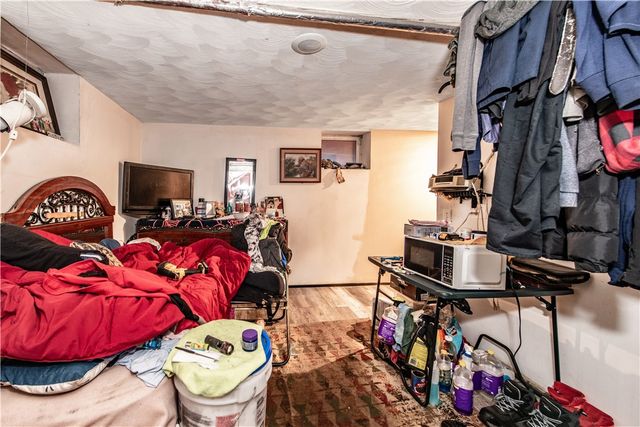 31 Grosvenor Avenue, Providence, RI 02908