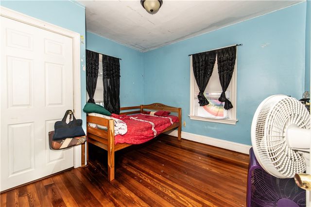 31 Grosvenor Avenue, Providence, RI 02908