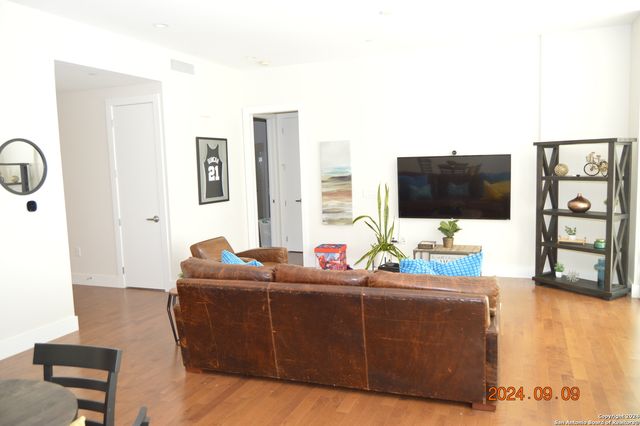 610 E Market St Unit 2803, San Antonio, TX 78205