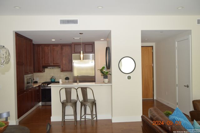 610 E Market St Unit 2803, San Antonio, TX 78205