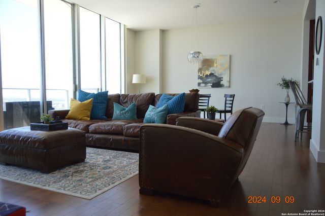 610 E Market St Unit 2803, San Antonio, TX 78205