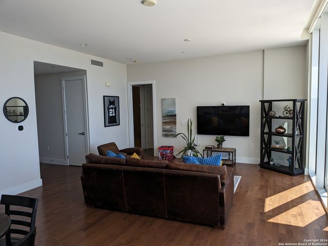 610 E Market St Unit 2803, San Antonio, TX 78205