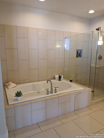 610 E Market St Unit 2803, San Antonio, TX 78205