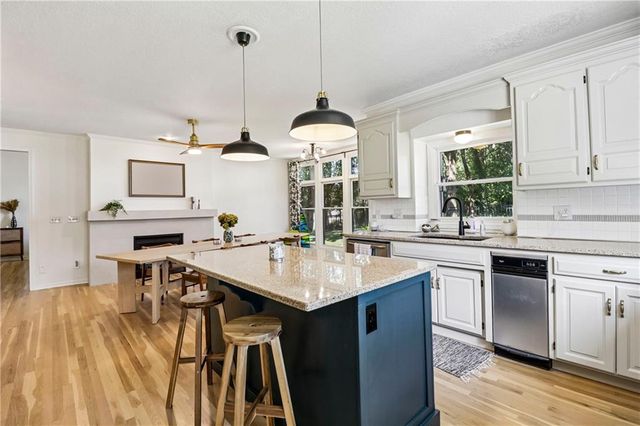 504 NE Rushbrook Drive, Lee's Summit, MO 64064