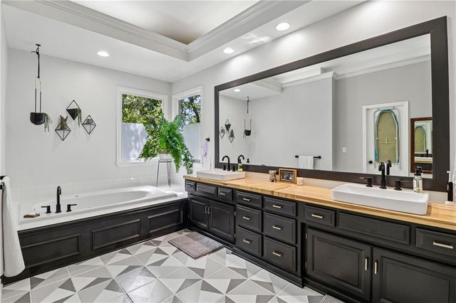 504 NE Rushbrook Drive, Lee's Summit, MO 64064
