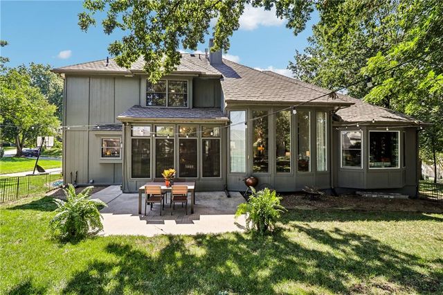 504 NE Rushbrook Drive, Lee's Summit, MO 64064