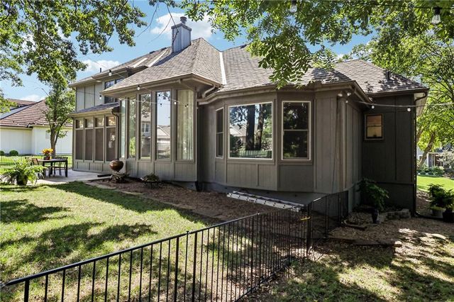 504 NE Rushbrook Drive, Lee's Summit, MO 64064