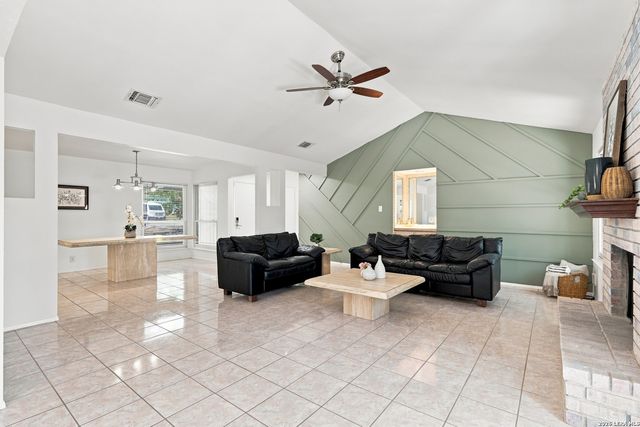 8434 TIMBER CREST ST, San Antonio, TX 78250