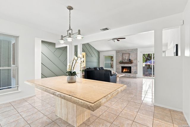 8434 TIMBER CREST ST, San Antonio, TX 78250
