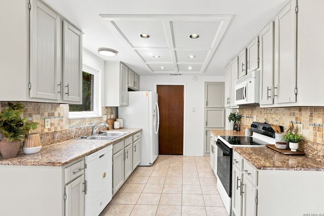 8434 TIMBER CREST ST, San Antonio, TX 78250