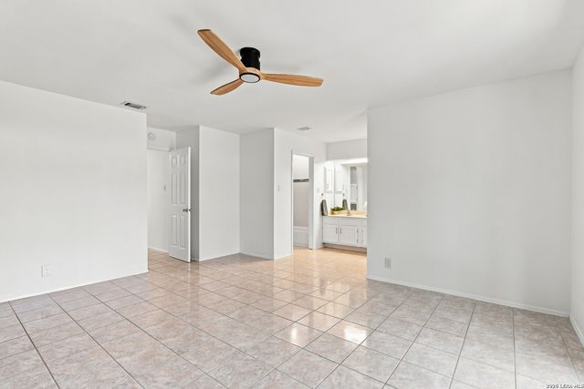 8434 TIMBER CREST ST, San Antonio, TX 78250
