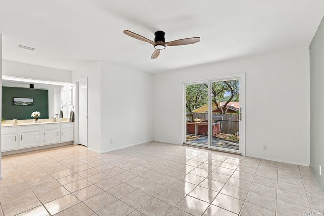 8434 TIMBER CREST ST, San Antonio, TX 78250
