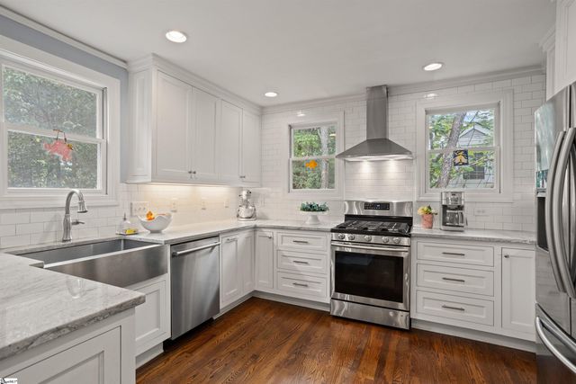 4 Waverly Court, Greenville, SC 29605