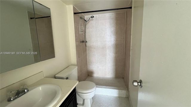 486 NW 165th St Road B606, Miami, FL 33169