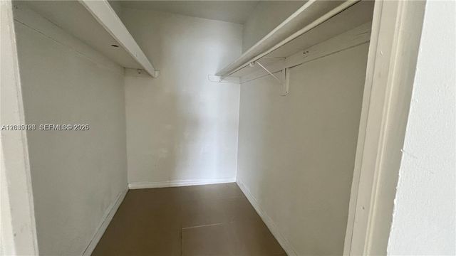 486 NW 165th St Road B606, Miami, FL 33169
