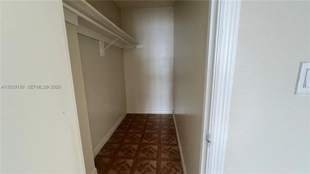 486 NW 165th St Road B606, Miami, FL 33169
