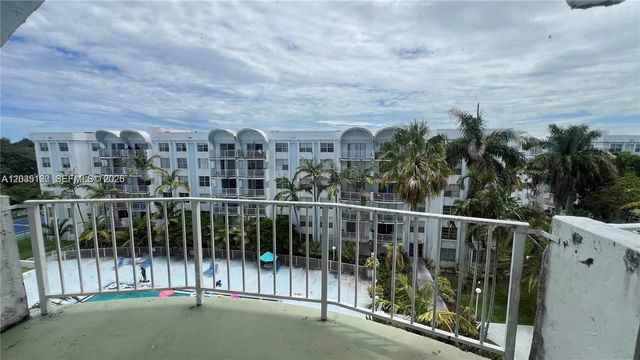 486 NW 165th St Road B606, Miami, FL 33169