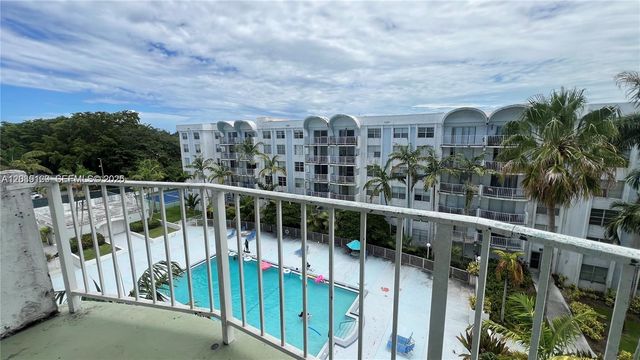 486 NW 165th St Road B606, Miami, FL 33169