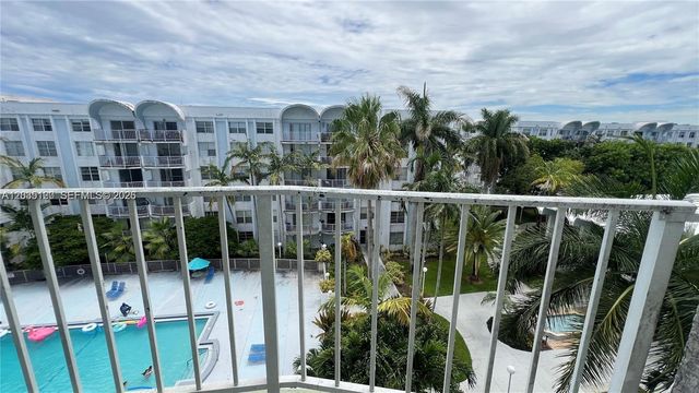 486 NW 165th St Road B606, Miami, FL 33169