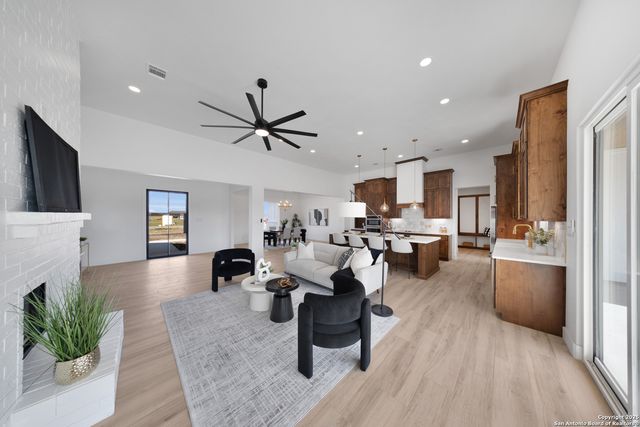 222 Double Creek Loop, Seguin, TX 78155