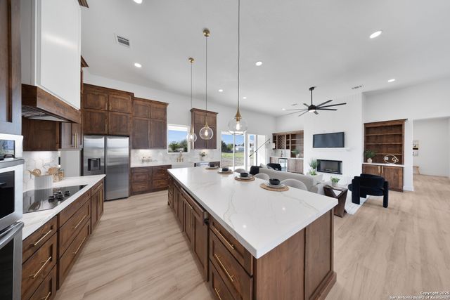 222 Double Creek Loop, Seguin, TX 78155