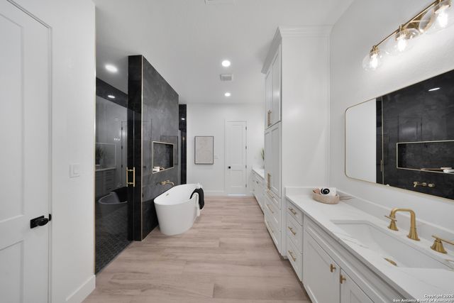 222 Double Creek Loop, Seguin, TX 78155