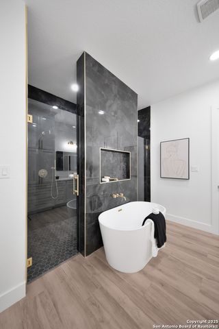 222 Double Creek Loop, Seguin, TX 78155