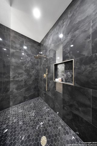 222 Double Creek Loop, Seguin, TX 78155