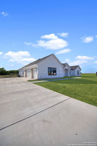 222 Double Creek Loop, Seguin, TX 78155