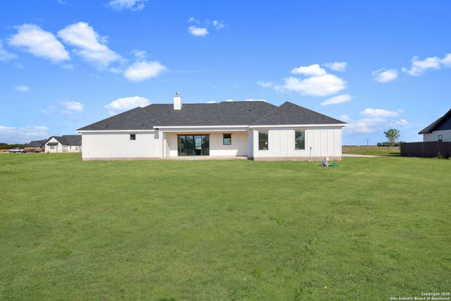 222 Double Creek Loop, Seguin, TX 78155