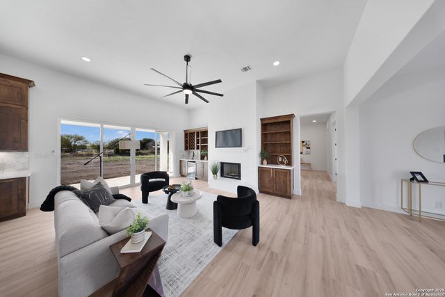 222 Double Creek Loop, Seguin, TX 78155