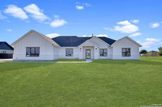 222 Double Creek Loop, Seguin, TX 78155