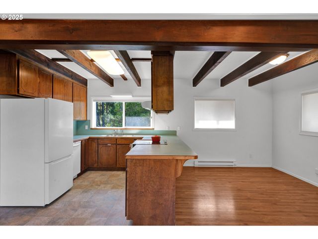 5603 FRIENDLY ACRES Rd, Florence, OR 97439