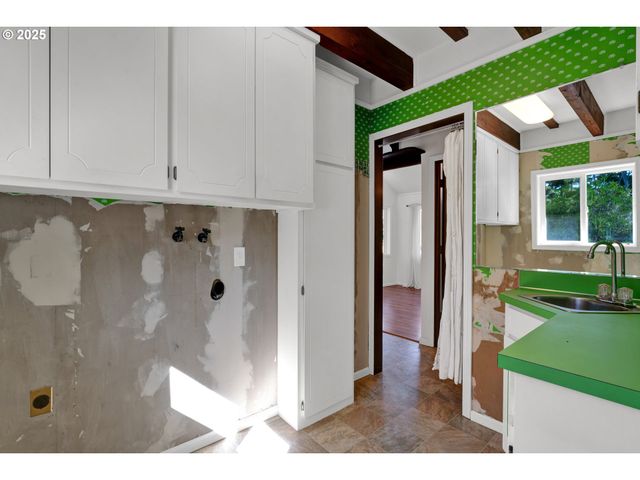 5603 FRIENDLY ACRES Rd, Florence, OR 97439