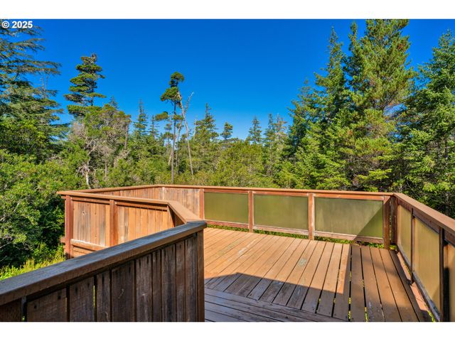 5603 FRIENDLY ACRES Rd, Florence, OR 97439