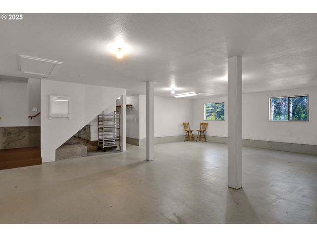 5603 FRIENDLY ACRES Rd, Florence, OR 97439