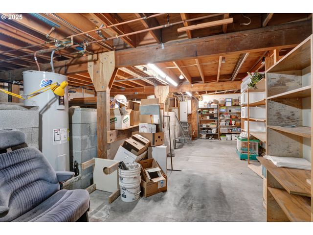 5603 FRIENDLY ACRES Rd, Florence, OR 97439