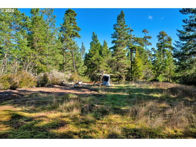 5603 FRIENDLY ACRES Rd, Florence, OR 97439