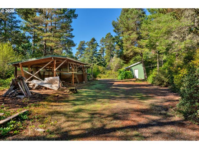 5603 FRIENDLY ACRES Rd, Florence, OR 97439