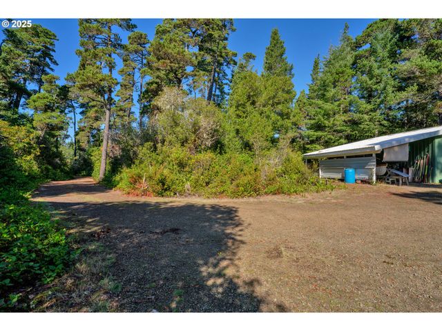 5603 FRIENDLY ACRES Rd, Florence, OR 97439