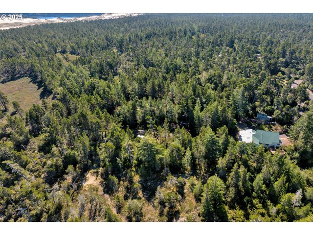 5603 FRIENDLY ACRES Rd, Florence, OR 97439