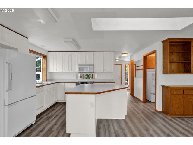 5603 FRIENDLY ACRES Rd, Florence, OR 97439