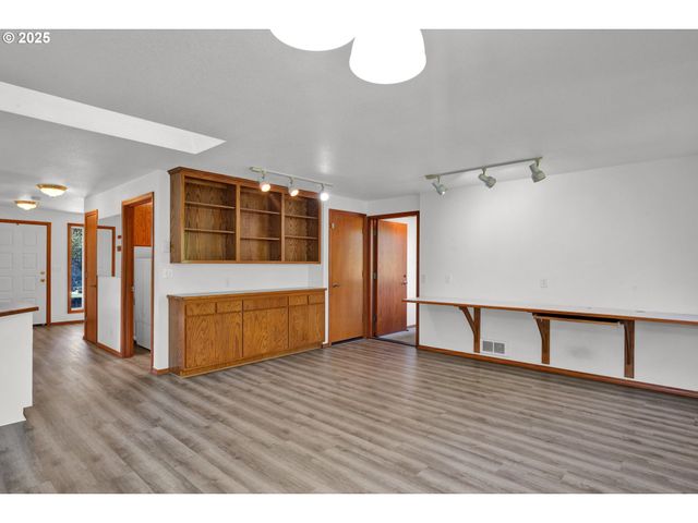 5603 FRIENDLY ACRES Rd, Florence, OR 97439