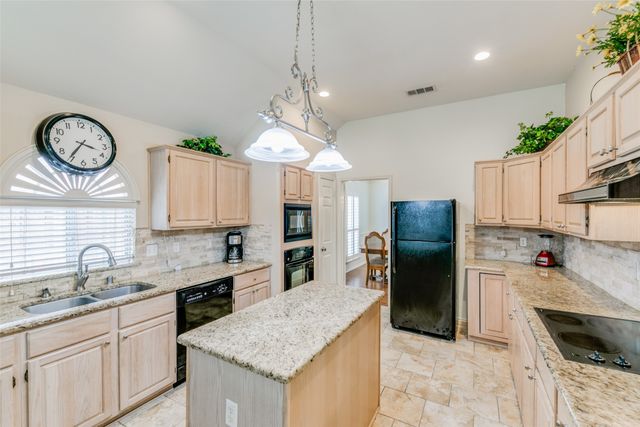 8402 Hartford Drive, Rowlett, TX 75089