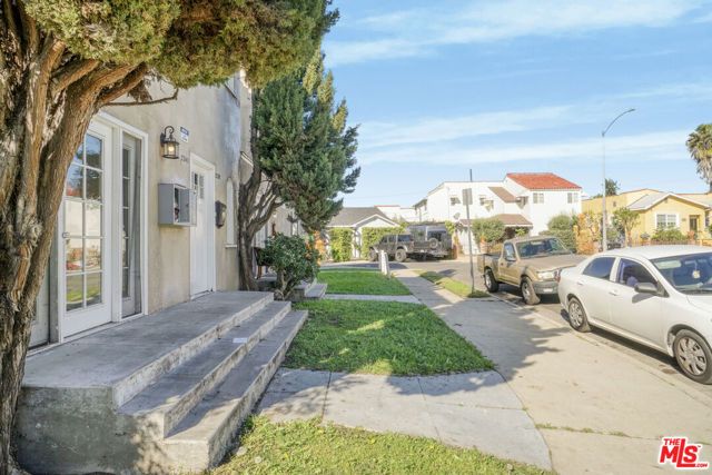 2337 Vineyard Avenue, Los Angeles, CA 90016