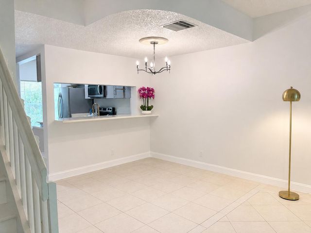 3373 CONFETTI Lane 77-8, Margate, FL 33063